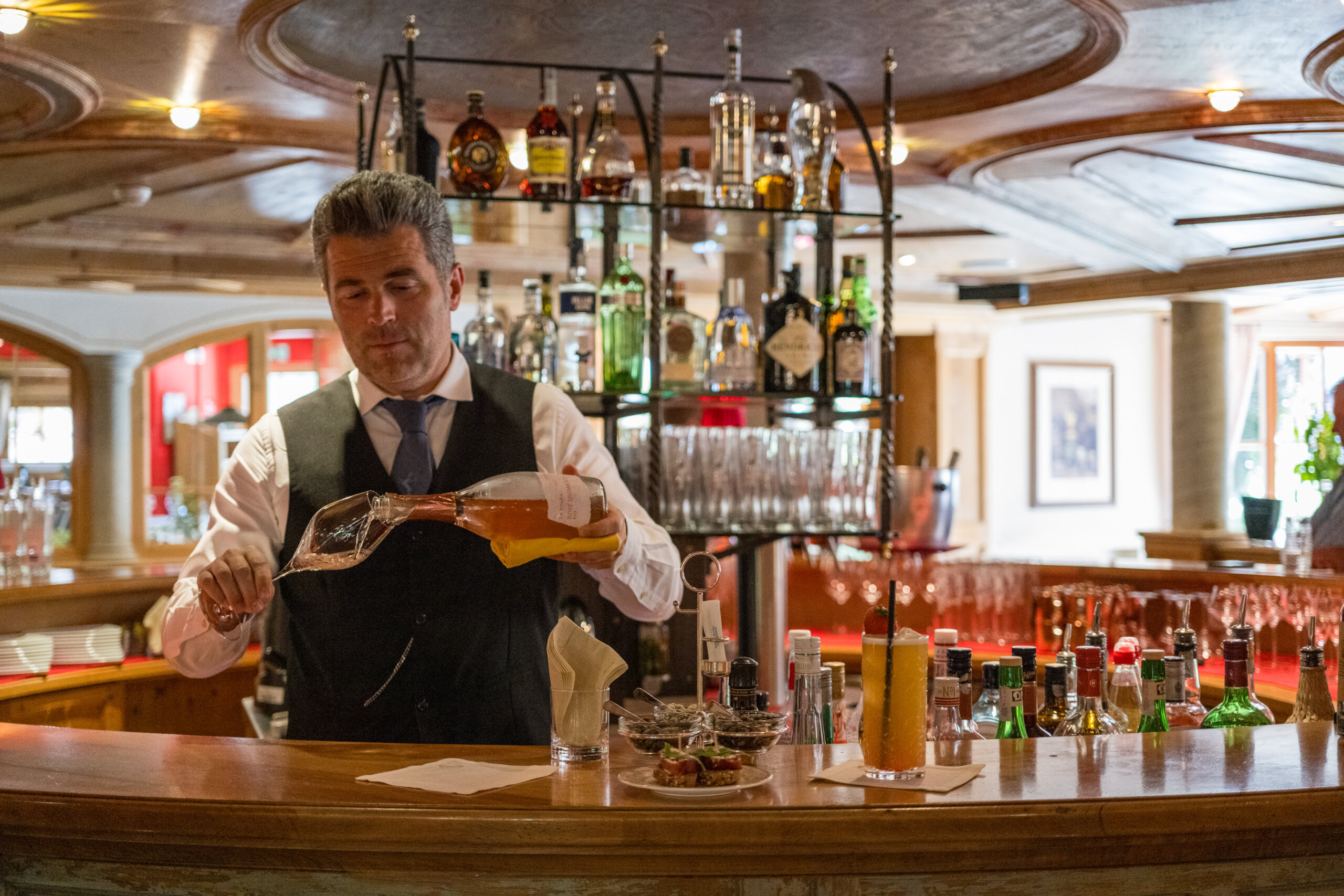 Cocktails in unserer Bar - 5 Sterne Hotel Mirabell Dolomites in Olang