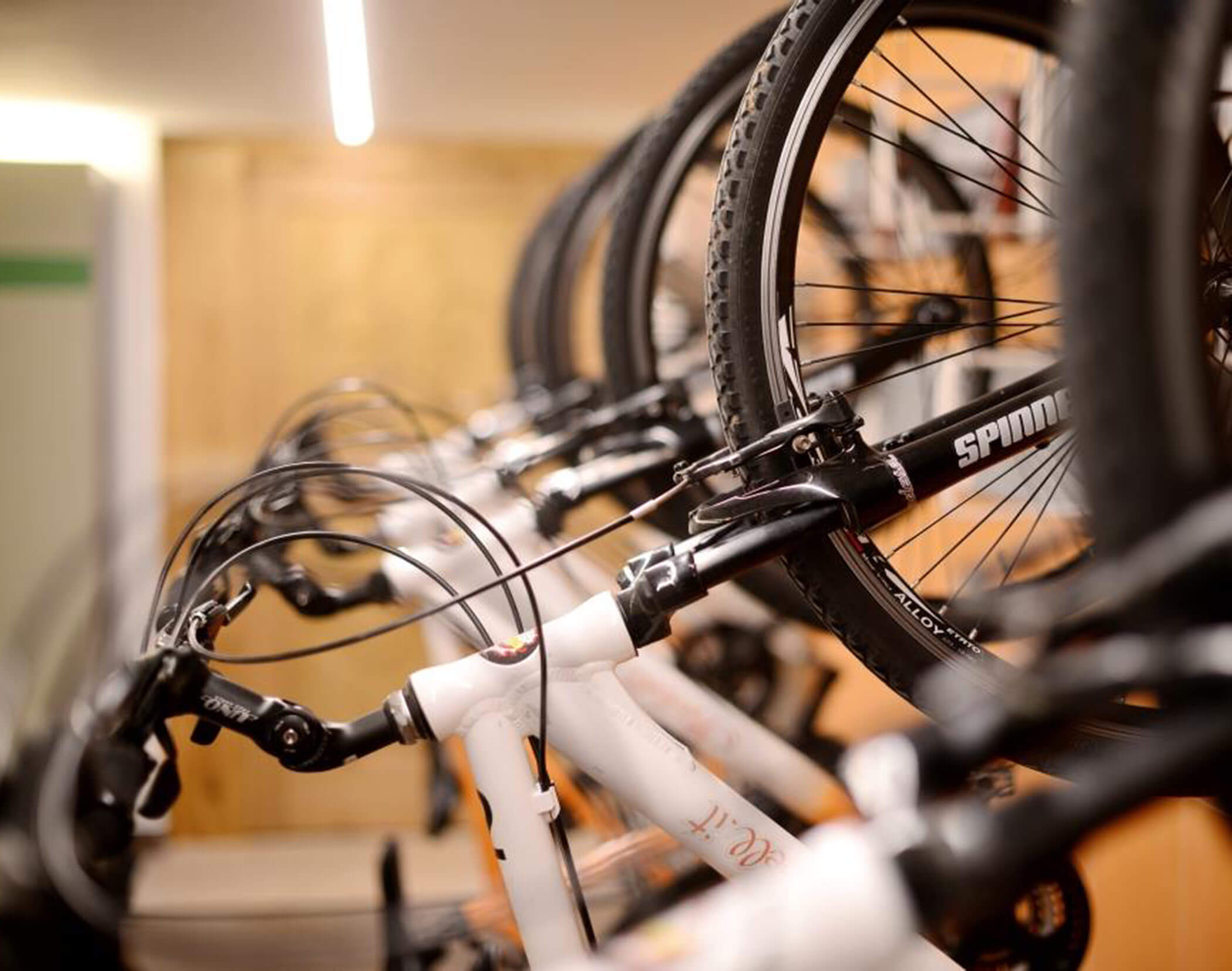 Bikeraum - 5 Sterne Hotel Mirabell Dolomites in Olang