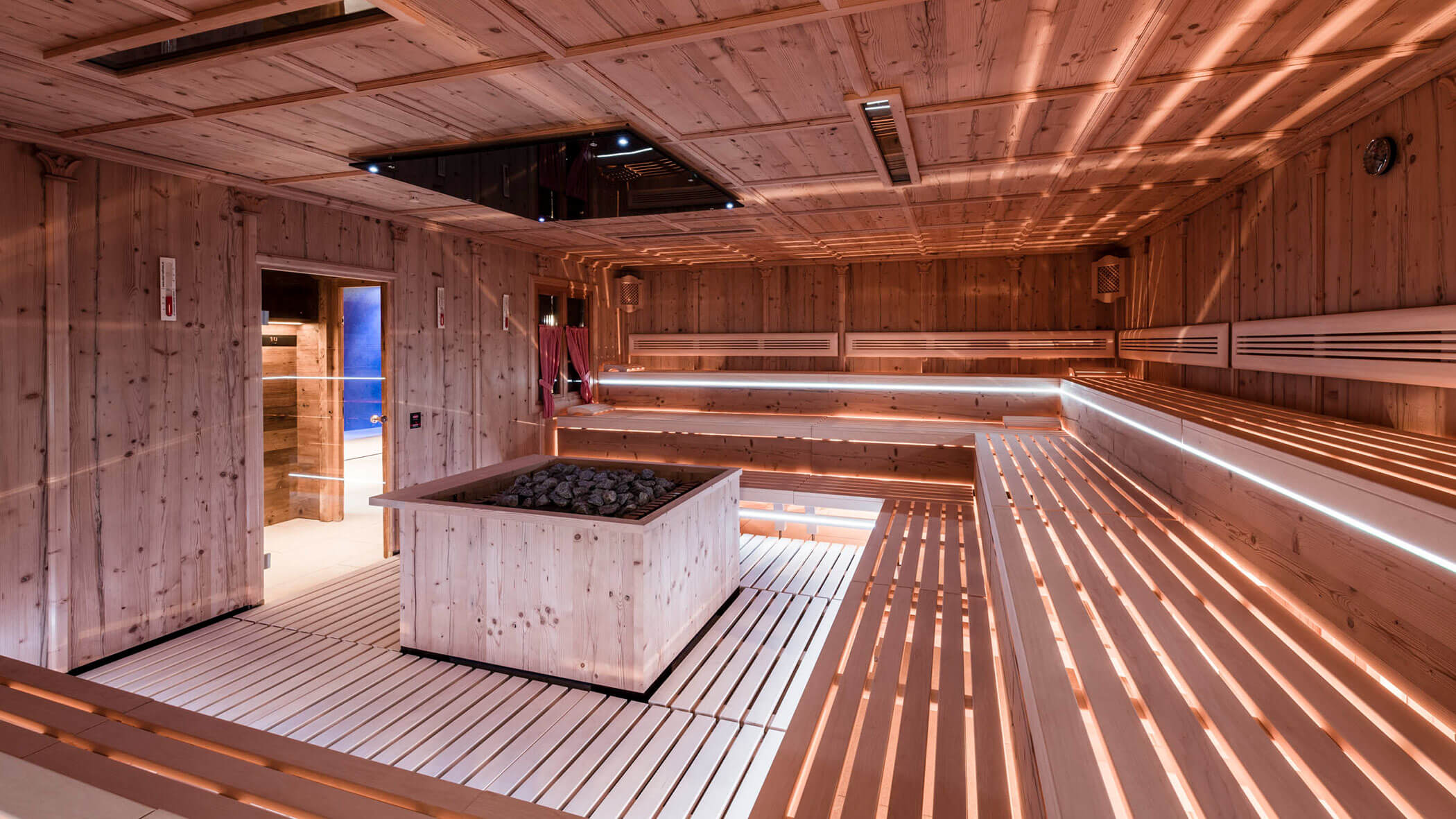 Sauna im Hotel - 5 Sterne Hotel Mirabell Dolomites in Olang