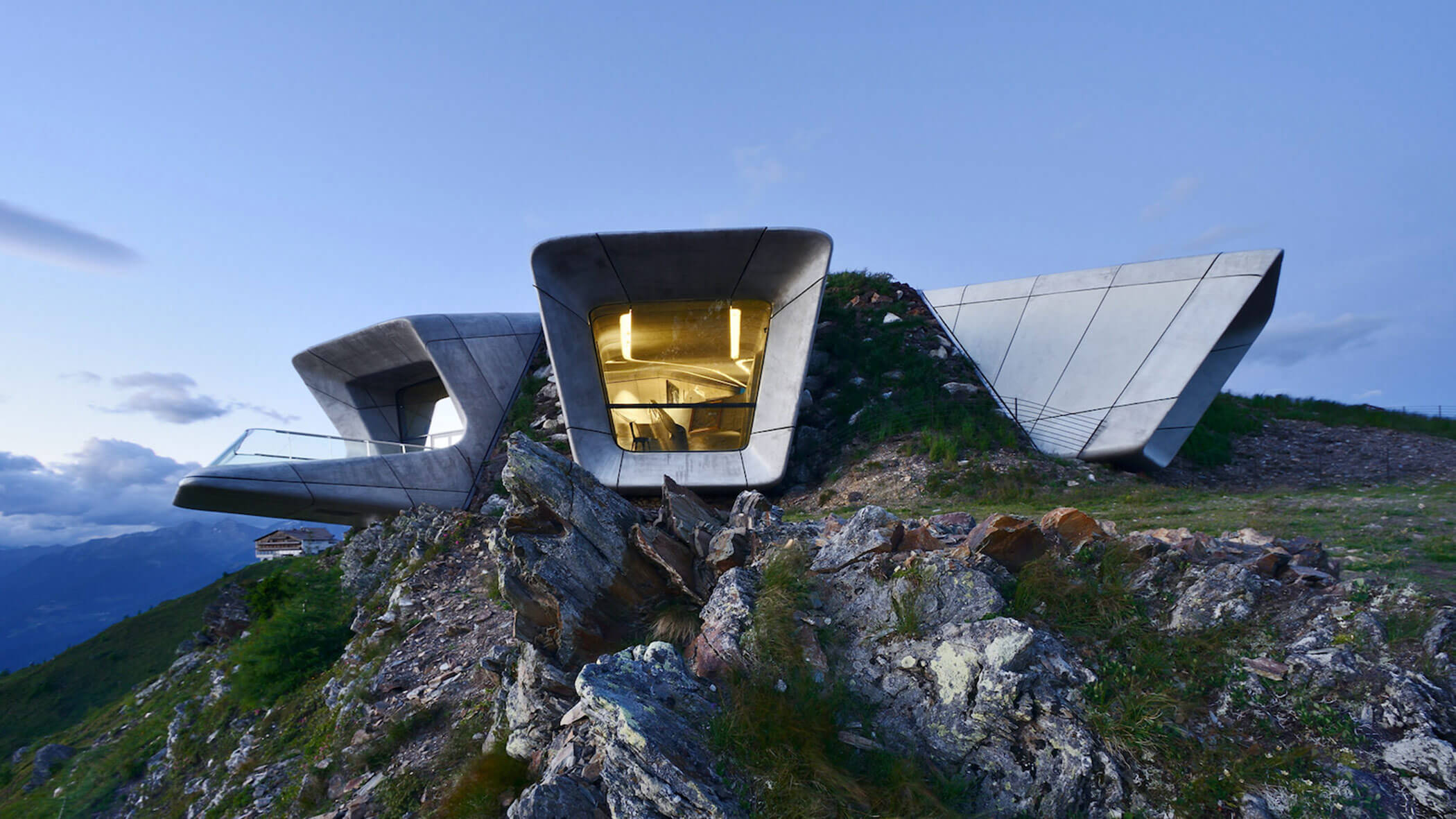 MMM Corones von außen - 5 Sterne Hotel Mirabell Dolomites in Olang