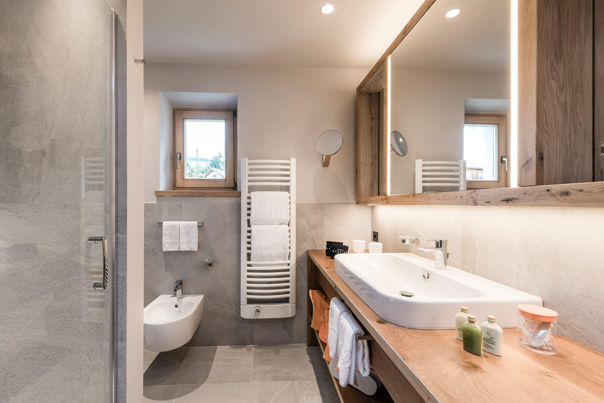 Badezimmer - Zimmer Garten Vital - 5 Sterne Hotel Mirabell Dolomites in Olang