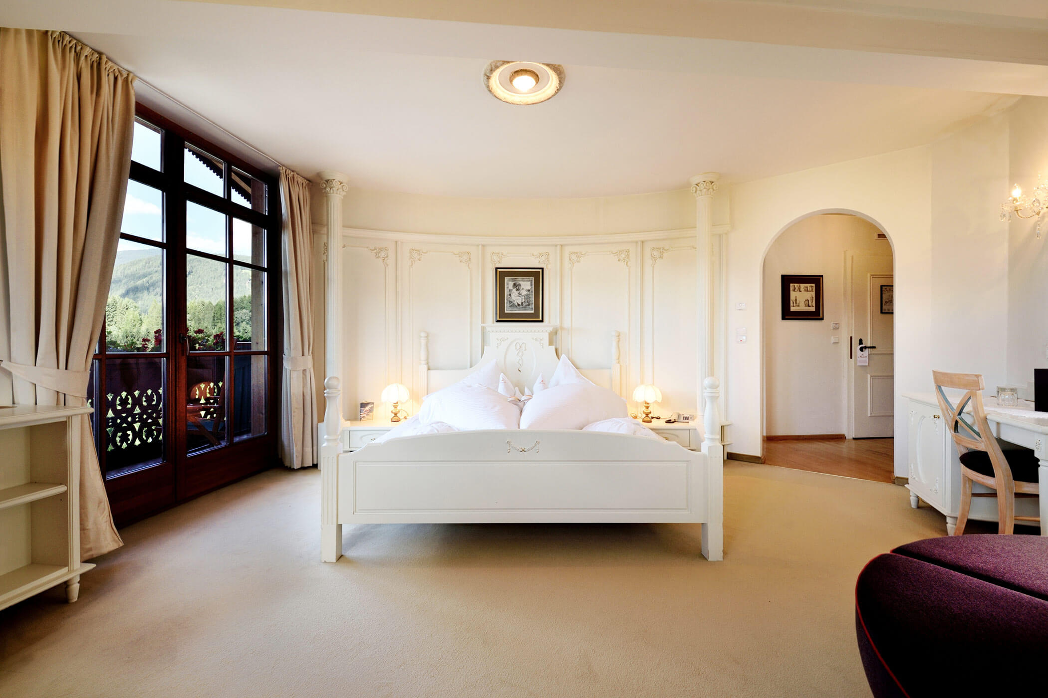 Schlafzimmer - Zimmer im Turm Select - 5 Sterne Hotel Mirabell Dolomites in Olang