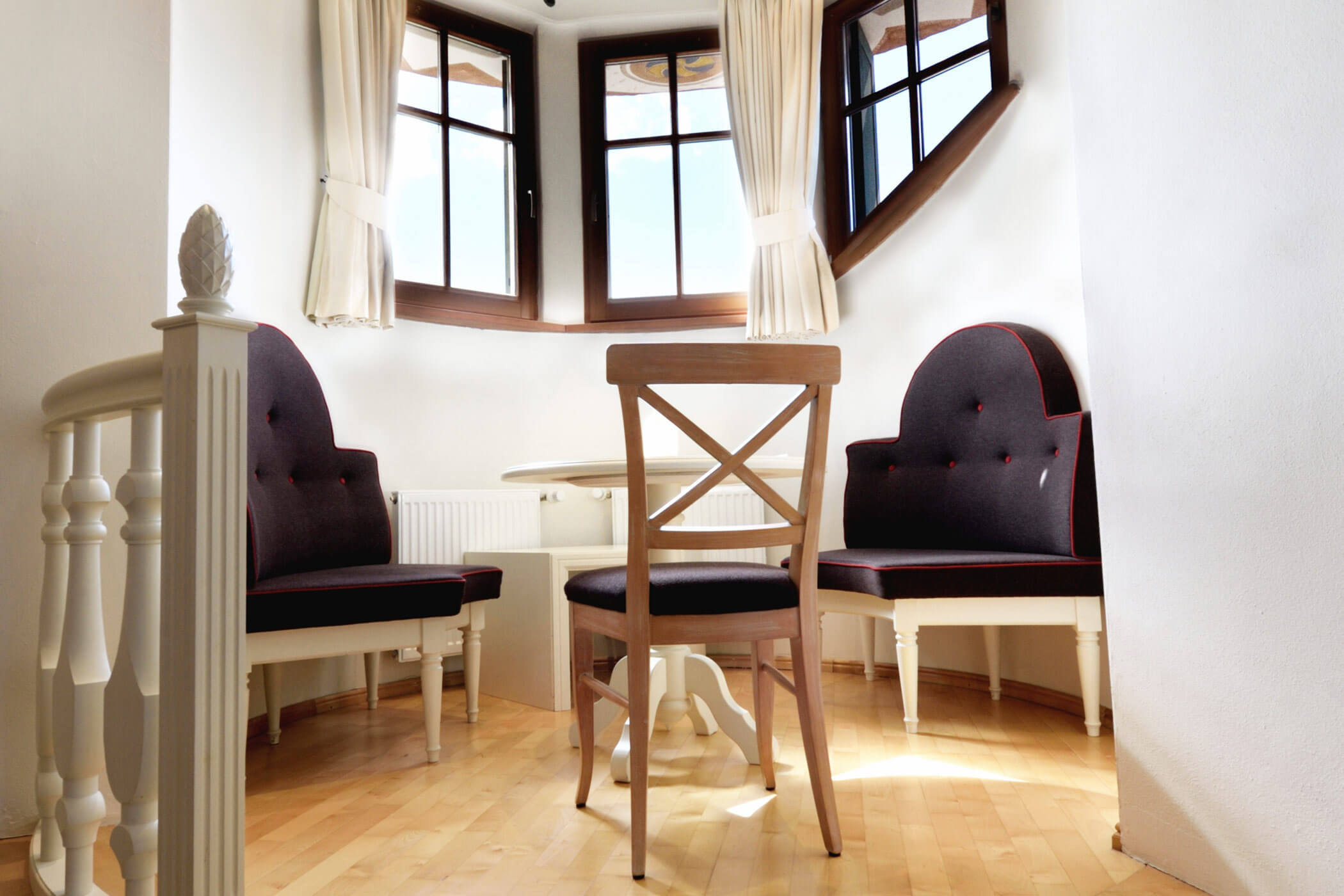 Stühle - Zimmer im Turm Select - 5 Sterne Hotel Mirabell Dolomites in Olang