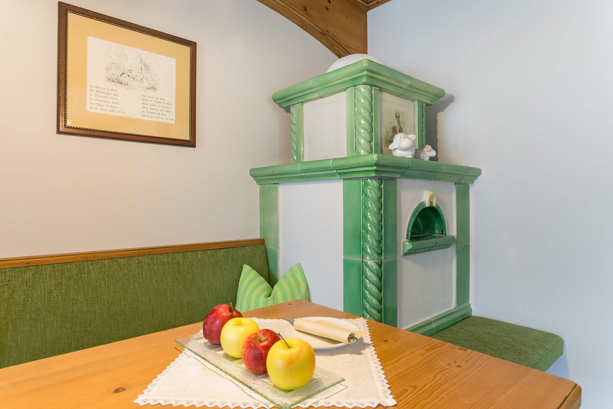 Ofen - Zimmer im Turm Waldsaum - 5 Sterne Hotel Mirabell Dolomites in Olang